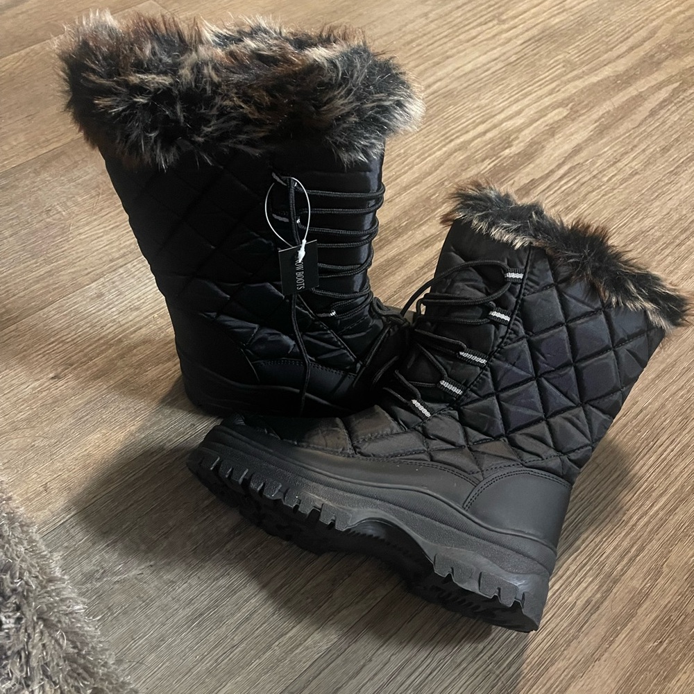 Snow boots